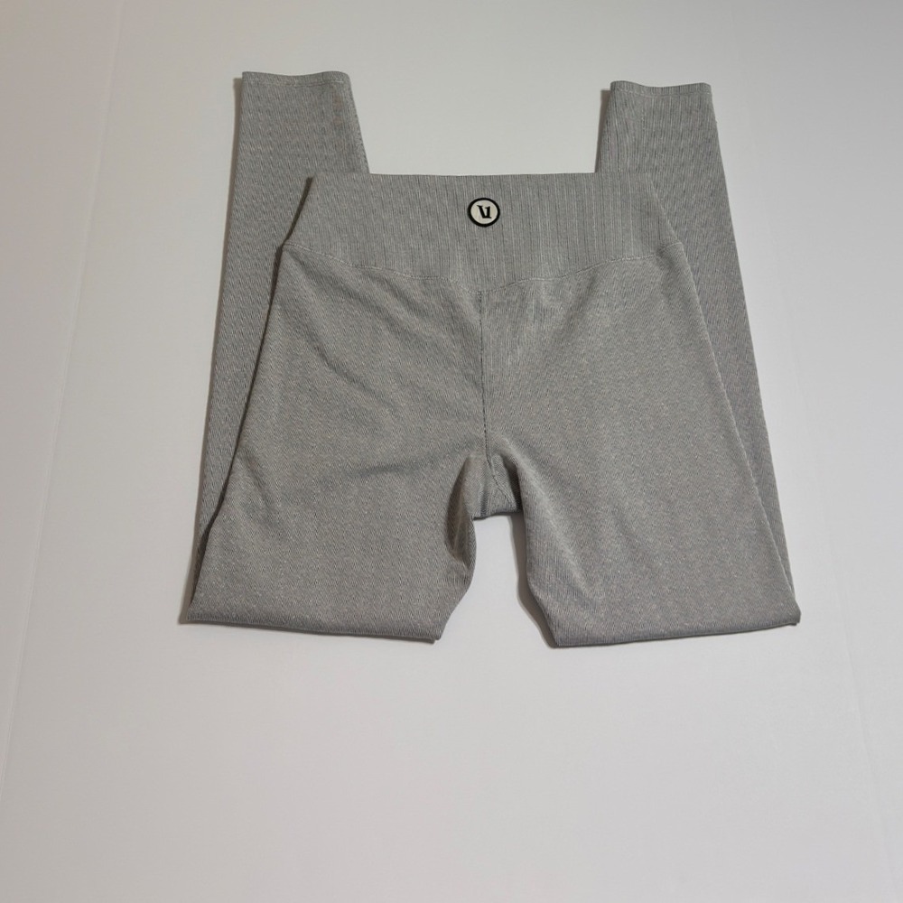 Vuori Grey Ribbed Activewear Set Long Sleeve Crop Top & Leggings Medium - Picture 6 of 7